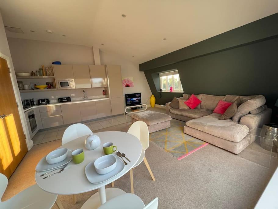Reed Warbler - Hm111 - Lower Mill Estate Penthouse Apartment With Spa Access Somerford Keynes Eksteriør bilde