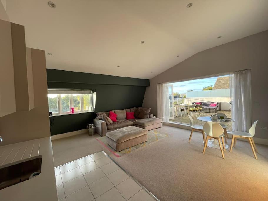Reed Warbler - Hm111 - Lower Mill Estate Penthouse Apartment With Spa Access Somerford Keynes Eksteriør bilde